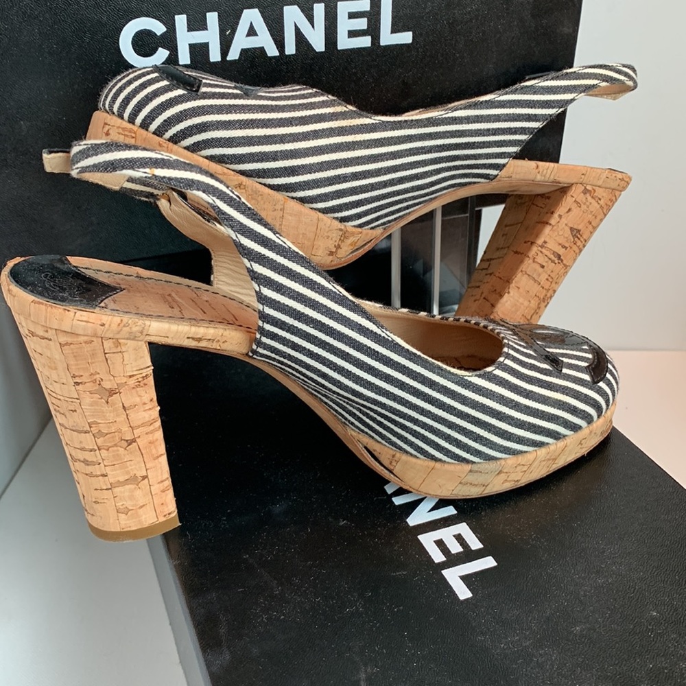 CHANEL 🖤 Black White Stripe Patent CC Logo Cork Canvas Slingback Platform Heel - Picture 10 of 16